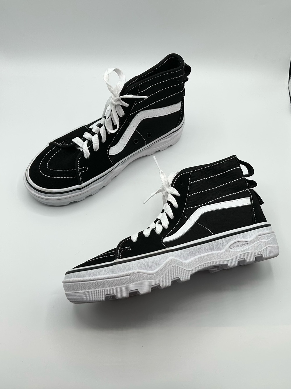 Vans Black White High Tops SK8 Hi Sneakers New Women’s Size 6.5